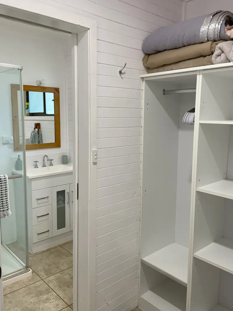 Deluxe 4 bathroom and wardrobe
